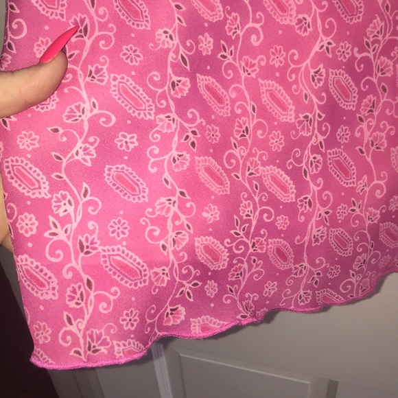 Hot pink chiffon skirt. - Picture 2 of 5